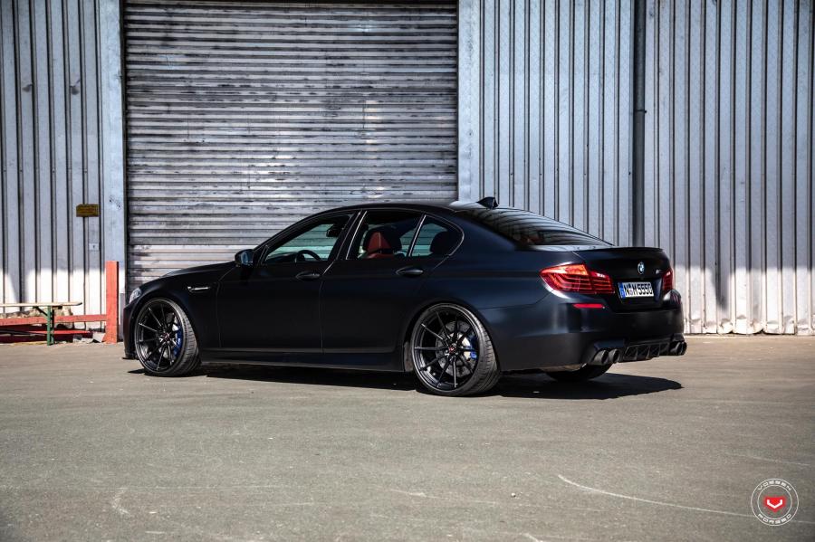  BMW M5 on Vossen Wheels (M-X2) 2019 года  (фото 10 из 25)